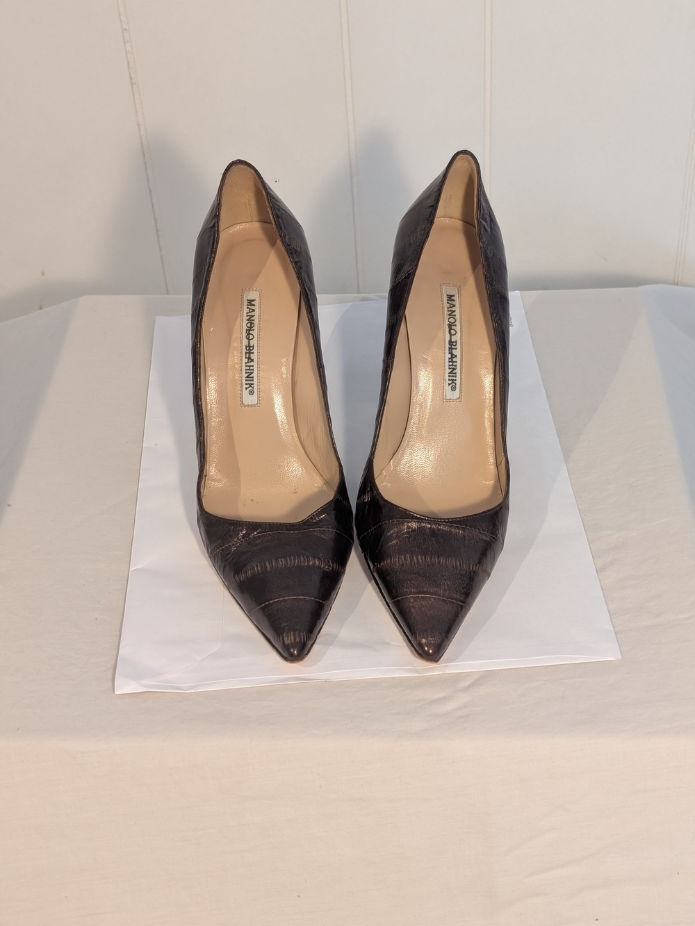 Manolo Blahnik Brown Pointed Toe Eel Leather Pumps